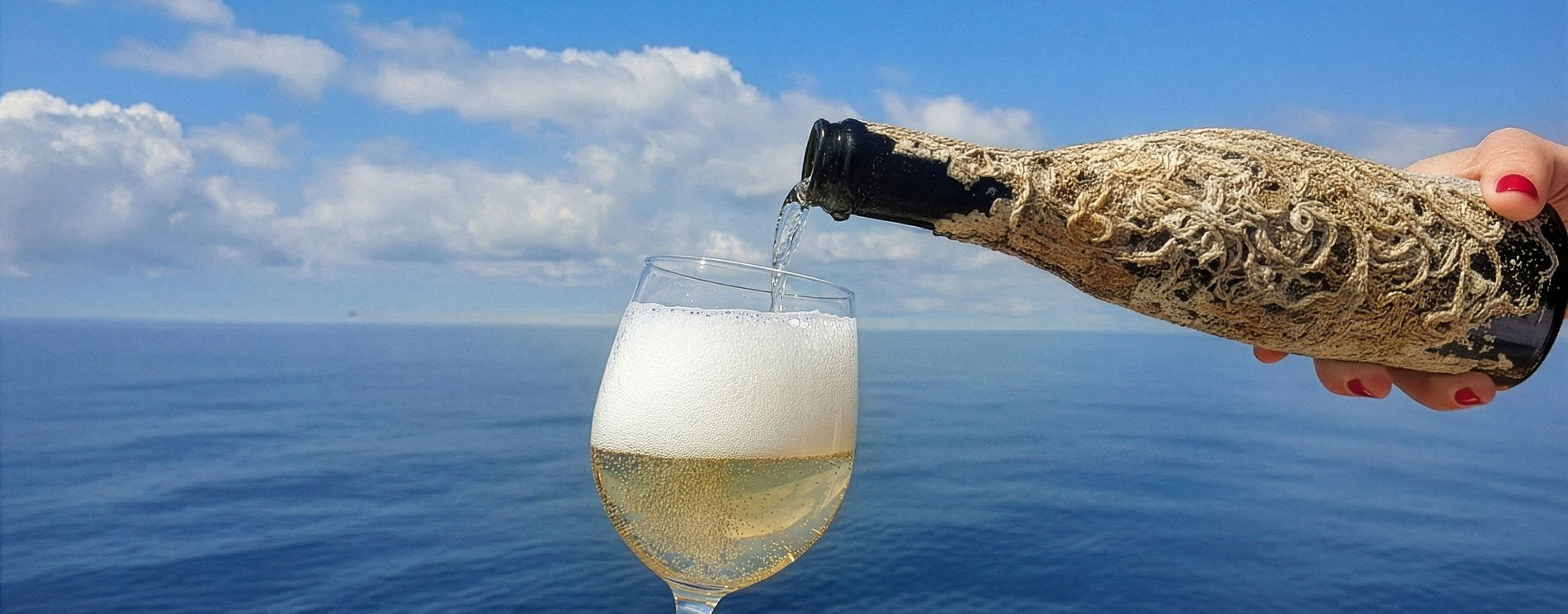 underwater-wine-pouring-glass-sea